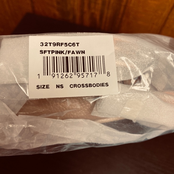 Michael Kors Medium Leather Camera Crossbody Bag - Picture 6 of 6